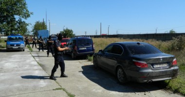 Galerie FOTO. Percheziții de amploare la Constanța / Fostul deputat Bivolaru, reținut pentru spălare de bani. Prejudiciu de peste un milion de lei - 2