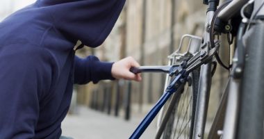Stire din Eveniment : AMERICAN JEFUIT în stațiunea Mamaia. Hoțul a plecat cu bicicleta de 2.000 de euro!