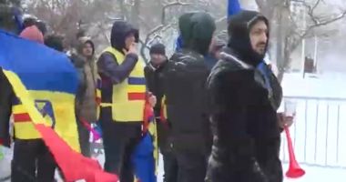 Stire din Social : Proteste în fața Ministerului Transporturilor. Ceferiștii au ieșit în stradă nemulțumiți de scăderea veniturilor