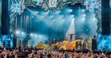 Stire din Cultură-Educație : Muzica unește oameni și inimi. Peste 120.000 de fani au ajuns în universul UNTOLD în cea de-a treia zi de festival