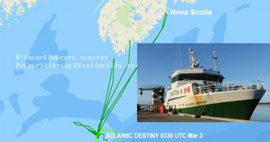 Un trawler-ul canadian în flăcări s-a scufundat