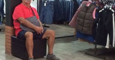 IMAGINILE ZILEI / PRIN CE "CHINURI" TREC BĂRBAȚII CARE MERG CU SOȚIILE LA CUMPĂRĂTURI - 14