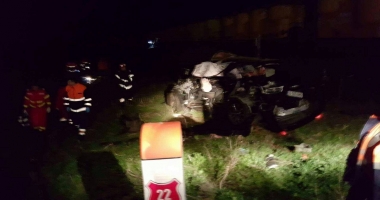 ATENȚIE, IMAGINI ȘOCANTE! TRAGEDIE FEROVIARĂ! AUTOTURISM SPULBERAT DE TREN. BĂRBAT MORT, TĂIAT ȘI DESFIGURAT - 3