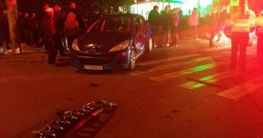 GALERIE FOTO /  ACCIDENT SPECTACULOS LA CONSTANȚA. UN ȘOFER BEAT A INTRAT CU BOLIDUL DIRECT ÎN FARMACIE! A ÎNCEPUT SĂ AMENINȚE CĂ ESTE DE LA AMBASADĂ! - 2