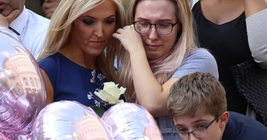 LACRIMI, DURERE ȘI NEPUTINȚĂ / IMAGINI DRAMATICE, DUPĂ TRAGEDIA CARE A ÎNDOLIAT ORAȘUL MANCHESTER - 3