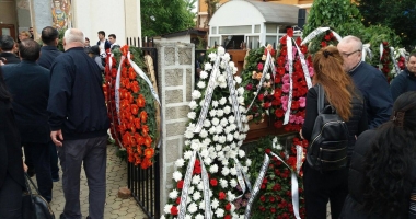GALERIE FOTO. Puhoi de lume la slujba de înmormântare a fostului primar Ion Ovidiu Brăiloiu - 6