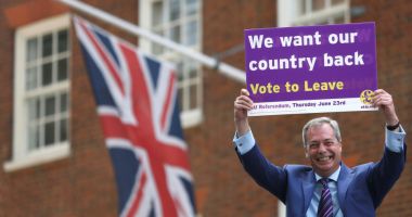 Stire din Actualitate : Unu din patru britanici ar vota pentru noul partid Brexit al lui Farage