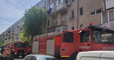 Galerie foto. DIN NOU FUM ÎNTR-UN BLOC DIN NĂVODARI! Se intervine în forță! - 2