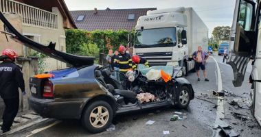 IMAGINI CARE POT AFECTA EMOŢIONAL! UPDATE. Cele două victime ale accidentului rutier de pe DN1 au murit
