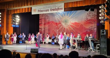 Foto. Festivalul Primuveara Armanjloru a umplut Casa de Cultură! Nume mari pe scenă, pentru un spectacol de neuitat - 2