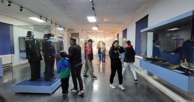 FOTO / Noaptea Muzeelor i-a scos pe constănțeni din case! Cozile de la burgeri, mai mari decât cele de la instituțiile culturale