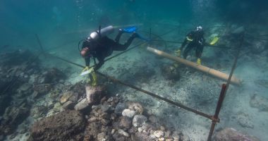 Stire din Actualitate : Un vapor vechi de 500 ani, plin cu plăci de cupru, descoperit în apele olandeze