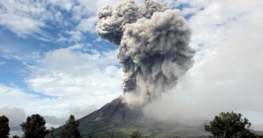 Stire din Actualitate : Un mort și 30 de răniți, după ce un vulcan din Japonia a intrat în erupție