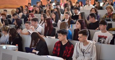 Stire din Cultură-Educație : Palmaresul celei de-a XI-a ediții a Sesiunii de comunicări știinţifice pentru elevi "Noi și Economia"