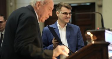 Stire din Cultură-Educație : Universitarul George Secăreanu, premiat de Academia Română