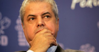 Stire din Politică-Administrație : Adrian Năstase NU MAI CONTESTĂ pedeapsa din dosarul "Trofeul calității"