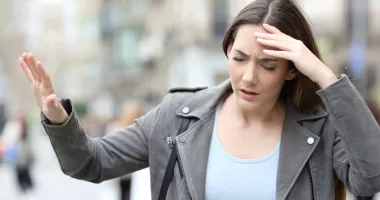 Stire din Sănătate : Problemele urechii interne. Simptomele care afectează auzul și echilibrul