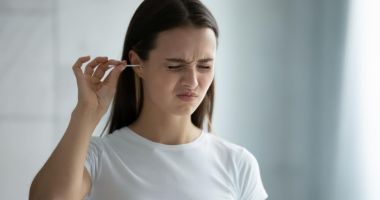 Stire din Sănătate : Nu mai auziți bine? Excesul de cerumen poate fi de vină