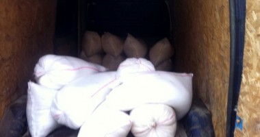 Stire din Eveniment : Prinși în timp ce furau mii de kilograme de uree