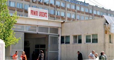 Stire din Actualitate : Un bărbat din Ploiești a spart mai multe geamuri ale unui spital, supărat că nu primea date despre fratele său internat cu COVID