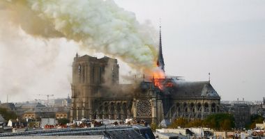 Stire din Actualitate : Ambasadorul României în Franța: va fi "un elan de solidaritate pentru refacerea Catedralei Notre-Dame din Paris