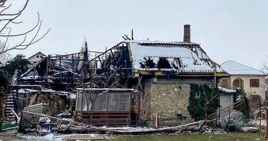 Incendiul care a mistuit o clădire în Vama Veche, pus intenționat? Se strâng donații pentru ajutarea păgubiților - 2