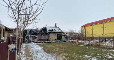 Incendiul care a mistuit o clădire în Vama Veche, pus intenționat? Se strâng donații pentru ajutarea păgubiților - 3