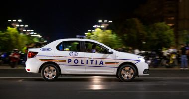Stire din Eveniment : Urmărire ca-n filme. Băut și fără permis, un şofer a lovit trei mașini și o persoană
