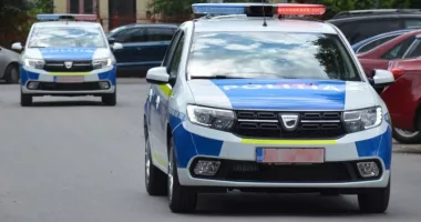 Stire din Eveniment : Adolescent de 16 ani, fără permis, urmărit cu focuri de armă după ce a fugit de polițiști