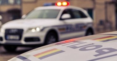Urmărire pe străzile din Constanța! BMW izbit într-un imobil, după ce șoferul nu a oprit la semnalul polițiștilor
