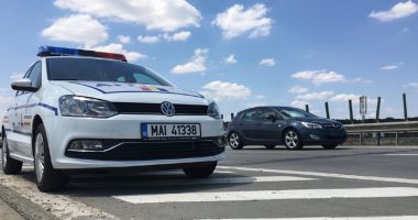 Stire din Eveniment : Urmărit național, prins conducând fără permis o mașină furată pe A2