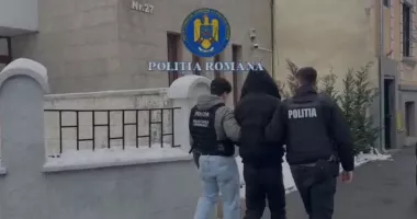 Stire din Eveniment : Tânăr căutat pentru omor în Franţa, prins de poliţiştii într-un centru comercial