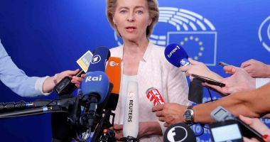 Stire din Actualitate : Ursula von der Leyen i-a cerut lui Boris Johnson să propună un comisar european