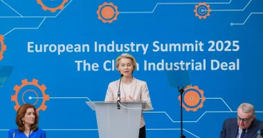 Stire din Actualitate : Ursula von der Leyen apără preferința europeană în sectoarele strategice