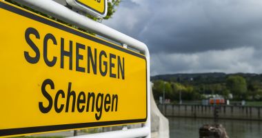 Stire din Actualitate : Ursula von der Leyen anunță că România va intra deplin în Schengen. Decizia finală pe 11 decembrie