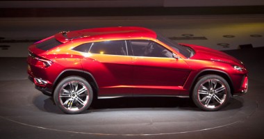 Stire din Economie : Lamborghini a lansat primul sau SUV din ultimii 20 de ani / Galerie foto