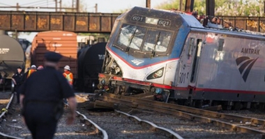 Stire din Actualitate : Două trenuri de mare viteză s-au ciocnit în Philadelphia: cel puțin 42 de răniți