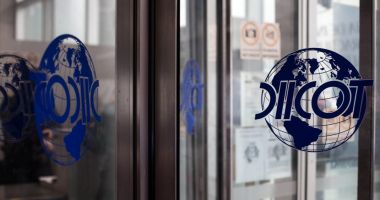 Stire din Eveniment : Hacktiviștii care au atacat site-ul Ministerului Educației, duși la DIICOT pentru audieri