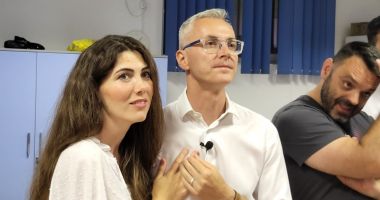 Tensiune și emoții mari în aceste momente la sediul USR din Constanța. "Sunt aici cu colegii și cu familia mea. Ne revedem mâine dimineață, suntem vigilenți" - 3