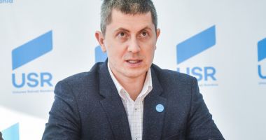Stire din Politică-Administrație : USR: CCR blochează planul lui Dragnea de a falimenta România