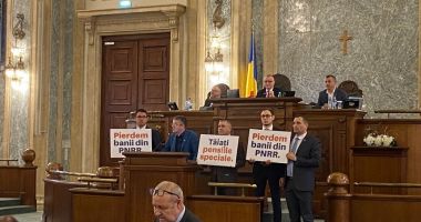 Stire din Politică-Administrație : Senatul a adoptat modificările la legea pensiilor special. USR, protest în plen cu mesajul „Tăiaţi pensiile speciale”