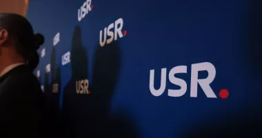 Stire din Politică-Administrație : Avertisment USR: o criză politică ar costa miliarde și ar afecta direct populația