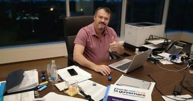 Stire din Politică-Administrație : USR: „4,3 miliarde lei risipiţi anual prin Fondul de Rezervă. Sunt bani suficienţi pentru profesori”