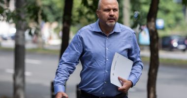 Stire din Politică-Administrație : USR cere demisia ministrului Rafila: „Medicina de familie şi medicina de ambulator sunt aruncate în criză”