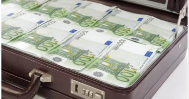 Stire din Actual : USR îi cere preşedintelui Iohannis să nu promulge legea care dezincriminează evaziunea sub un milion de euro