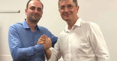 Stire din Politică-Administrație : Dumitru Caragheorghe votează Dan Barna