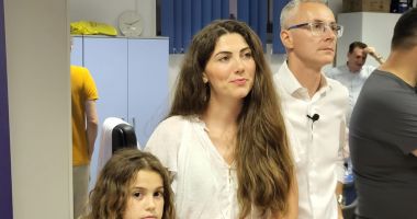 Tensiune și emoții mari în aceste momente la sediul USR din Constanța. "Sunt aici cu colegii și cu familia mea. Ne revedem mâine dimineață, suntem vigilenți" - 4