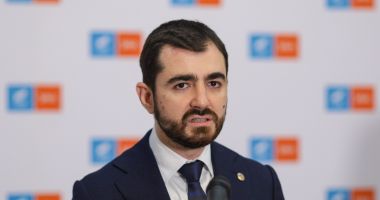 Stire din Politică-Administrație : USR ia în vizor rectificarea bugetară: "În loc să strângă cureaua, Guvernul crește cheltuielile"