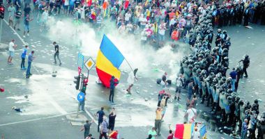 Stire din Politică-Administrație : USR cere declasificarea de urgență a raportului privind protestul din 10 august