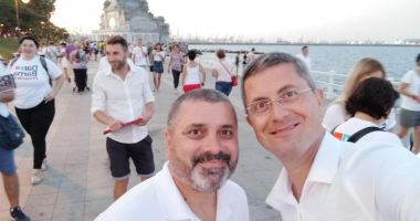 Stire din Politică-Administrație : Remus Negoi votează Dan Barna președinte